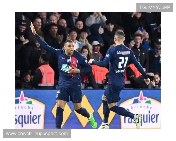 巴黎圣日耳曼对巴黎FC：姆巴佩热身状态轻松