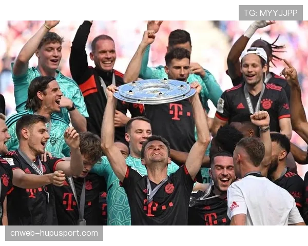 拜仁慕尼黑3-2险胜法兰克福，凯恩戴帽后防线险崩盘